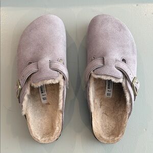 Birkenstock Suede Shearling Clogs in Light Lavender